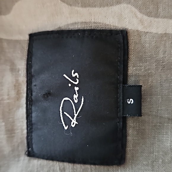 RAILS ANGES CAMO BUTTON DOWN LINEN BLEND SHIRT WITH PATCHES - Picture 9 of 12